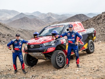 Dakarowa Toyota Hilux na sprzedaż